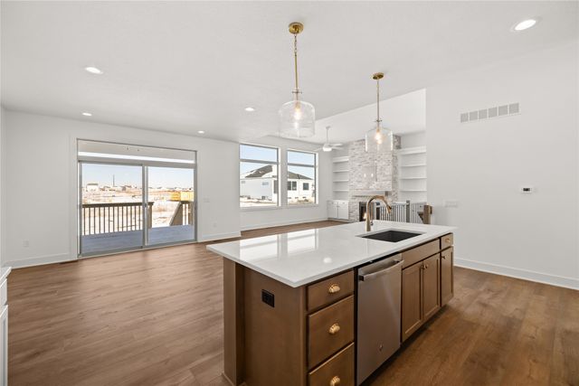 17242 Northview Drive, Urbandale, IA 50323