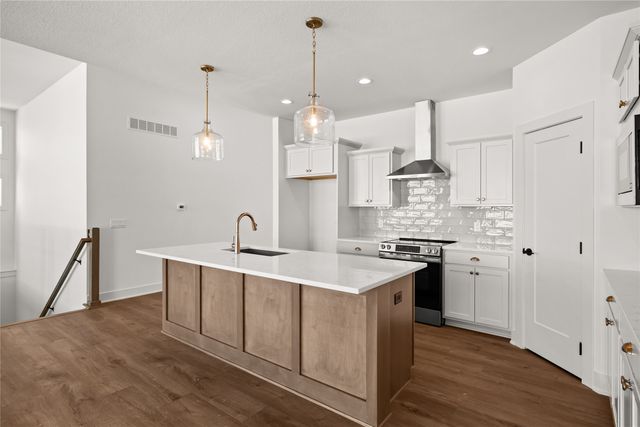 17242 Northview Drive, Urbandale, IA 50323