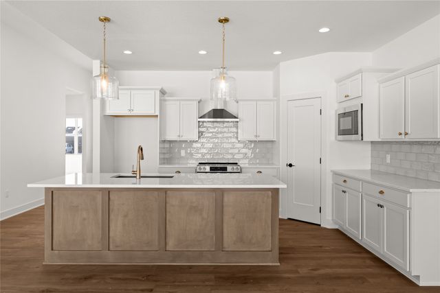 17242 Northview Drive, Urbandale, IA 50323
