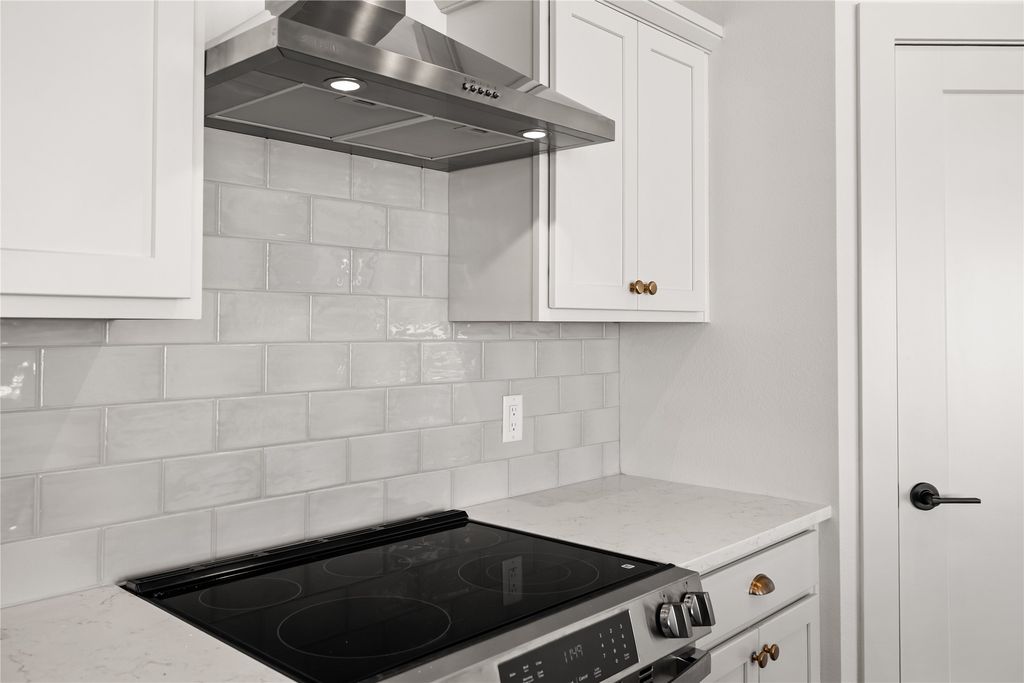 17242 Northview Drive, Urbandale, IA 50323