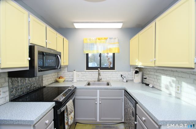 315 Heritage Village B, Southbury, CT 06488