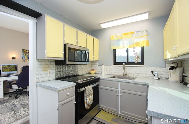 315 Heritage Village B, Southbury, CT 06488