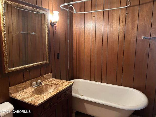 2620 E MCCARTY STREET, Jefferson City, MO 65101