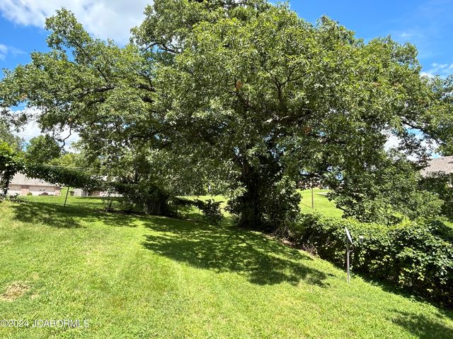 2620 E MCCARTY STREET, Jefferson City, MO 65101