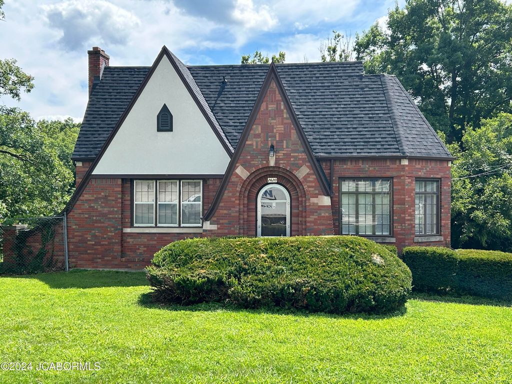 2620 E MCCARTY STREET, Jefferson City, MO 65101