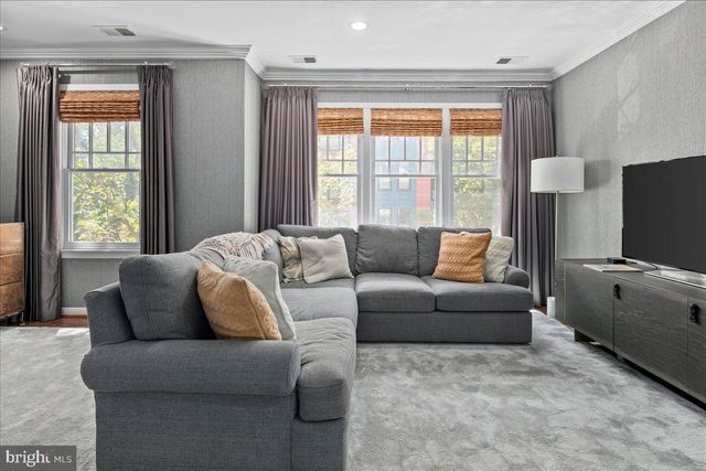 2863 11TH ST N, Arlington, VA 22201