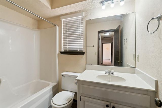 732 W Elder Drive, Mustang, OK 73064