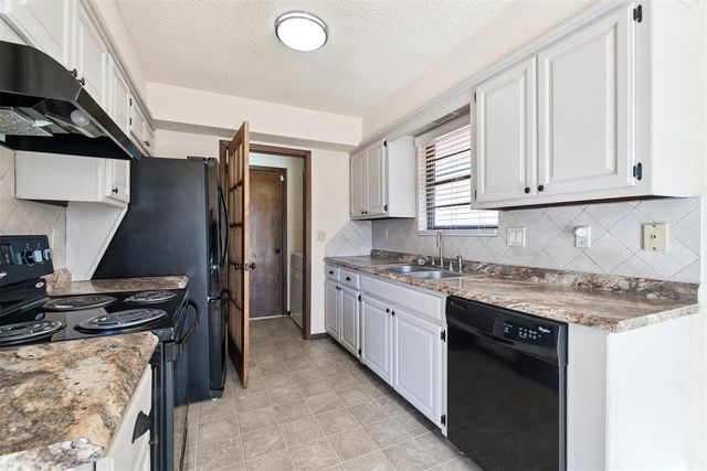 732 W Elder Drive, Mustang, OK 73064