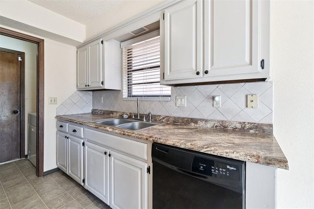 732 W Elder Drive, Mustang, OK 73064