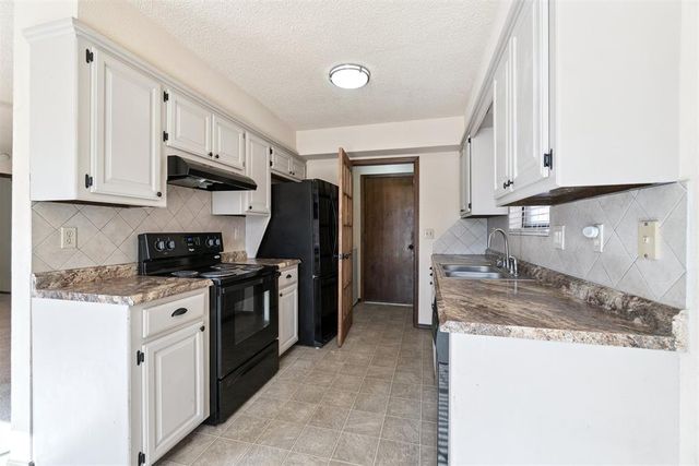 732 W Elder Drive, Mustang, OK 73064