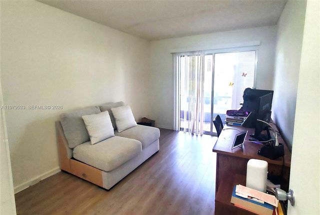 800 SW 131st Ave 106F, Pembroke Pines, FL 33027