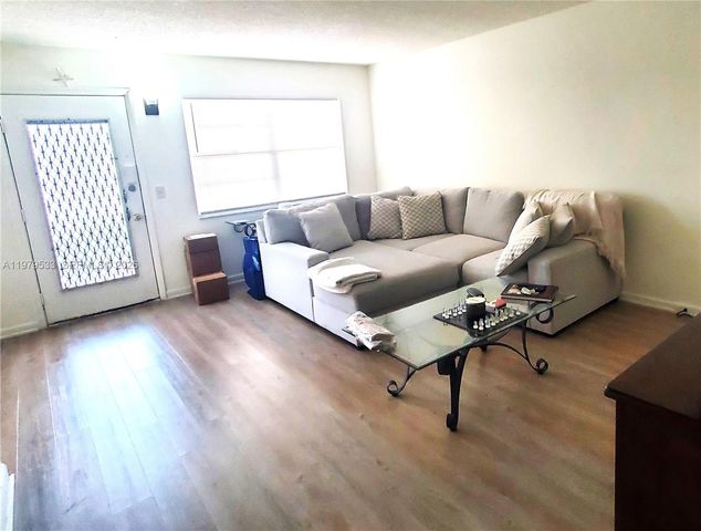 800 SW 131st Ave 106F, Pembroke Pines, FL 33027