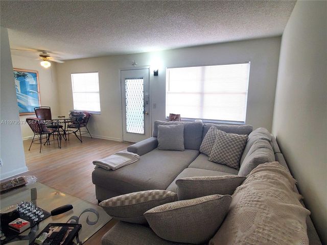 800 SW 131st Ave 106F, Pembroke Pines, FL 33027