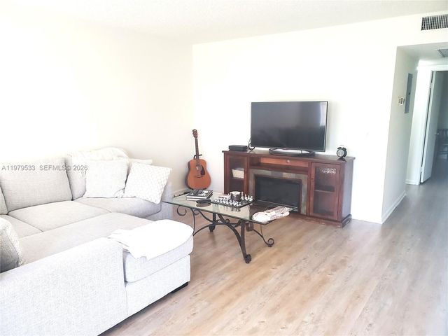 800 SW 131st Ave 106F, Pembroke Pines, FL 33027