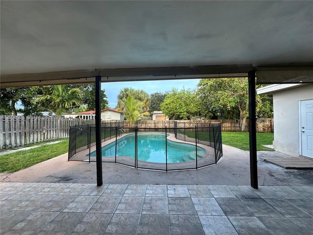 2121 N 52nd Avenue, Hollywood, FL 33021