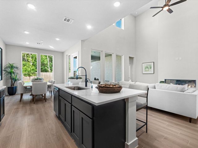 7066 North Lake Clopton Drive, Montgomery, TX 77316