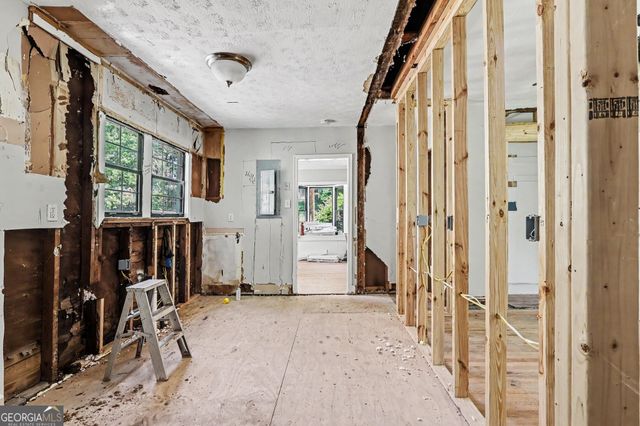 1676 S Olympian Way SW, Atlanta, GA 30310