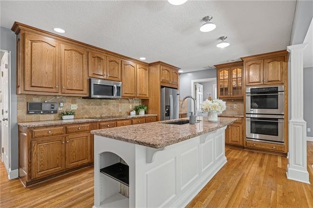 8408 W 115th Street, Overland Park, KS 66210