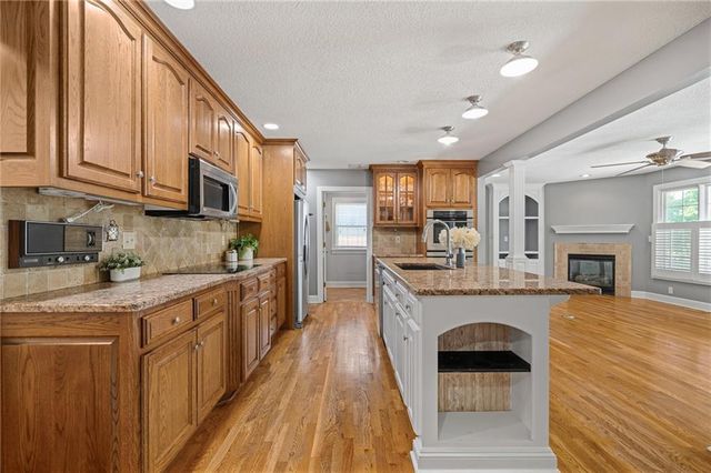 8408 W 115th Street, Overland Park, KS 66210