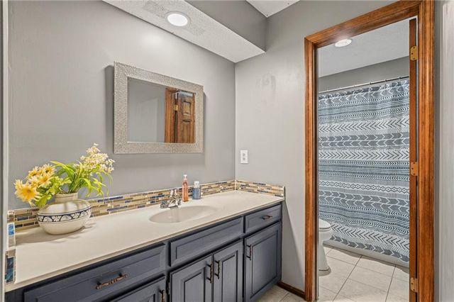 8408 W 115th Street, Overland Park, KS 66210