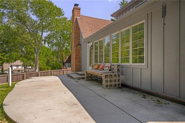 8408 W 115th Street, Overland Park, KS 66210