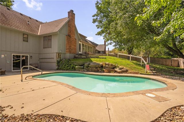 8408 W 115th Street, Overland Park, KS 66210
