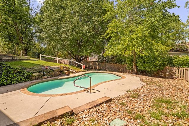 8408 W 115th Street, Overland Park, KS 66210