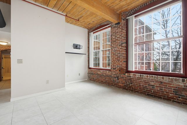 470 Silver St Apt 205, Manchester, NH 03103