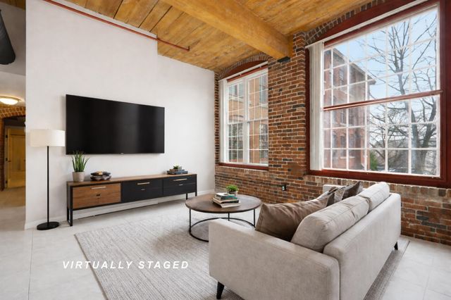 470 Silver St Apt 205, Manchester, NH 03103