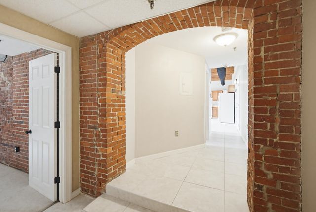 470 Silver St Apt 205, Manchester, NH 03103