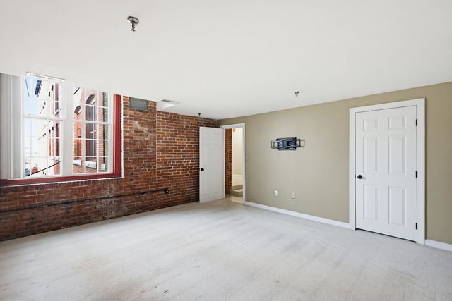 470 Silver St Apt 205, Manchester, NH 03103