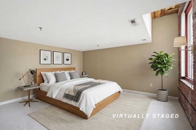 470 Silver St Apt 205, Manchester, NH 03103