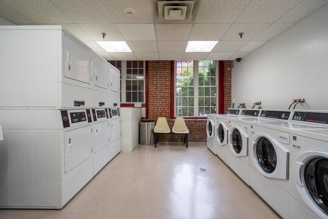 470 Silver St Apt 205, Manchester, NH 03103