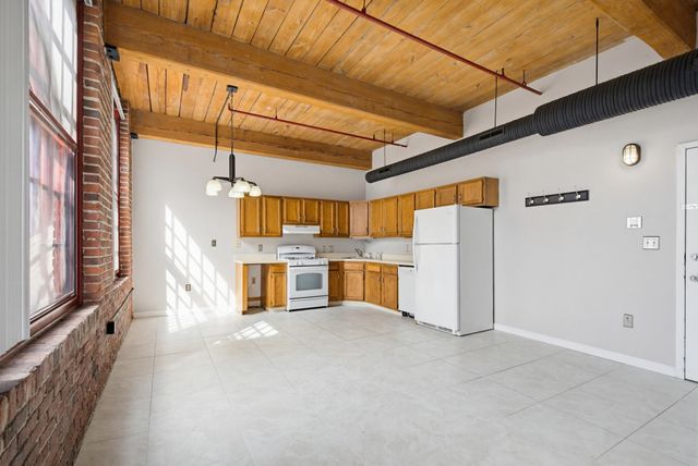 470 Silver St Apt 205, Manchester, NH 03103