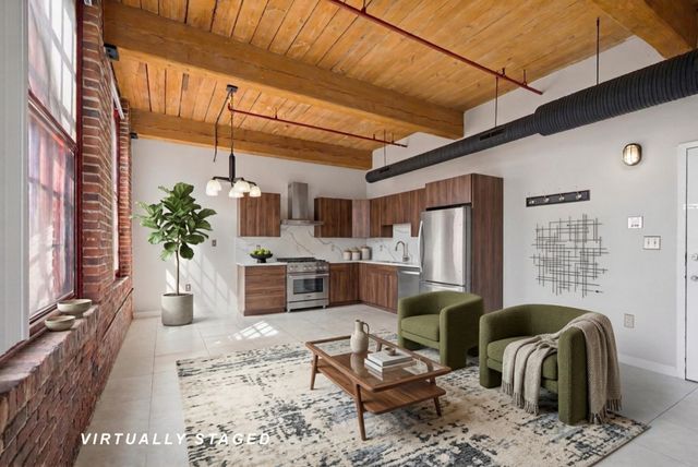 470 Silver St Apt 205, Manchester, NH 03103