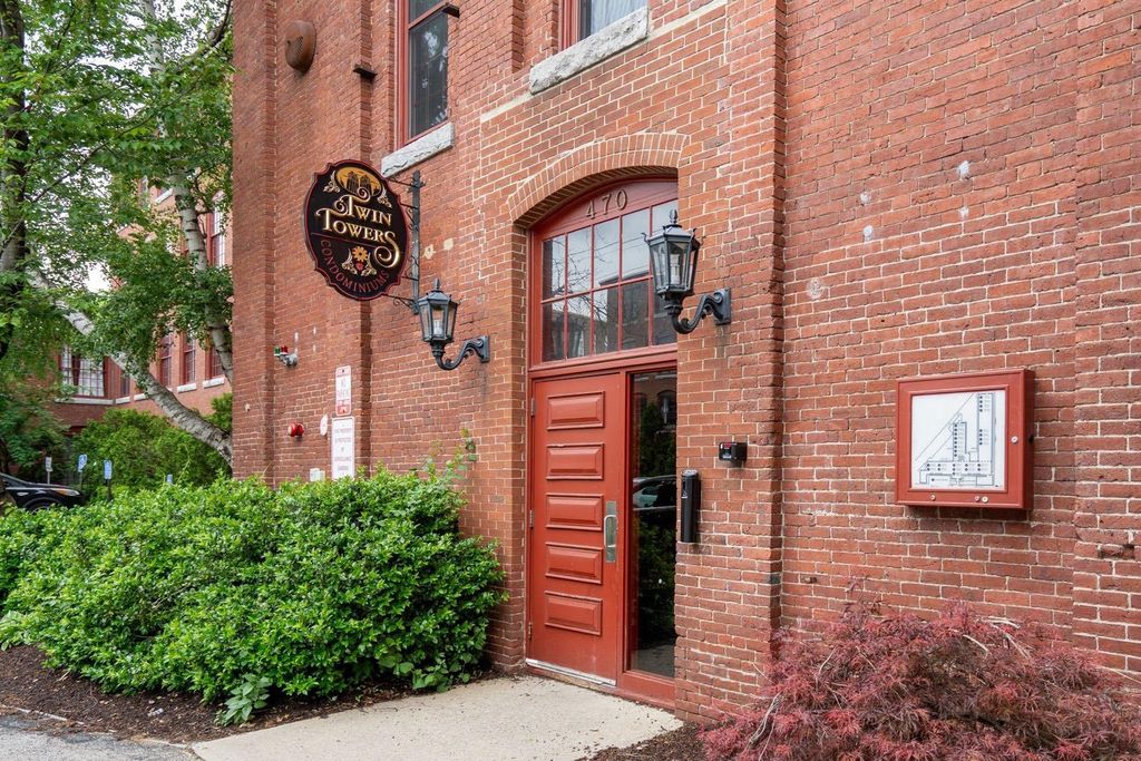 470 Silver St Apt 205, Manchester, NH 03103