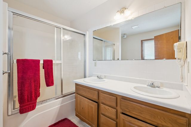 3222 Tower Court, Clinton, IA 52732