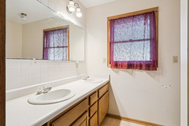 3222 Tower Court, Clinton, IA 52732