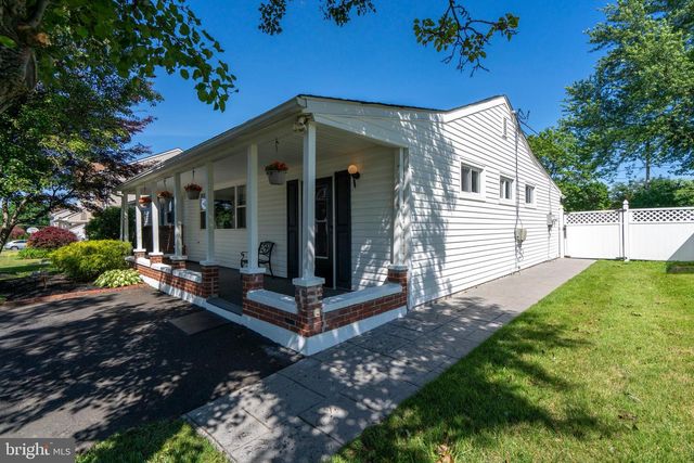 23 MAPLE AVE, Hatboro, PA 19040