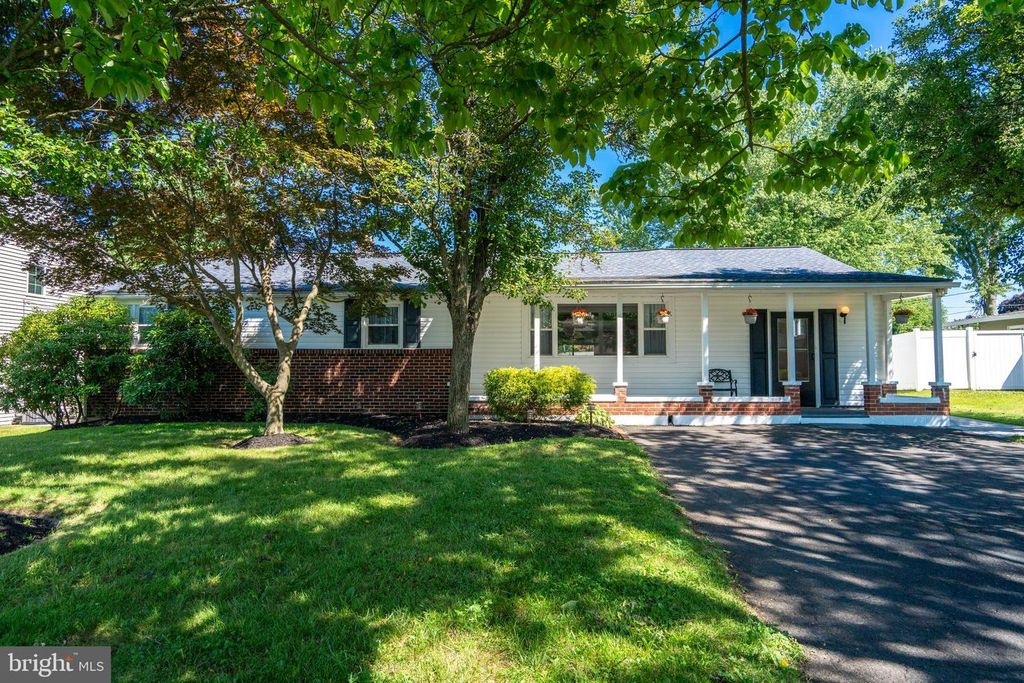 23 MAPLE AVE, Hatboro, PA 19040