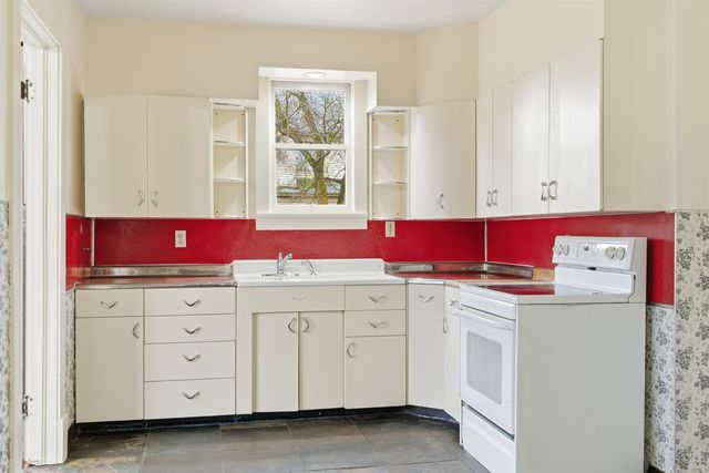 1027 W Maxwell Ave, Spokane, WA 99201