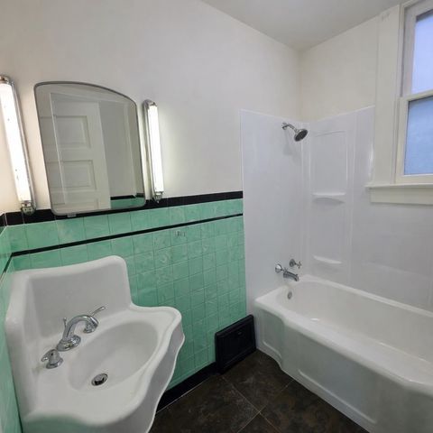 1027 W Maxwell Ave, Spokane, WA 99201