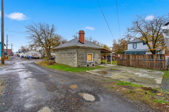 1027 W Maxwell Ave, Spokane, WA 99201