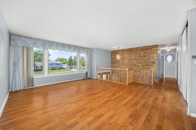 1410 W Jo Ann Lane, Addison, IL 60101
