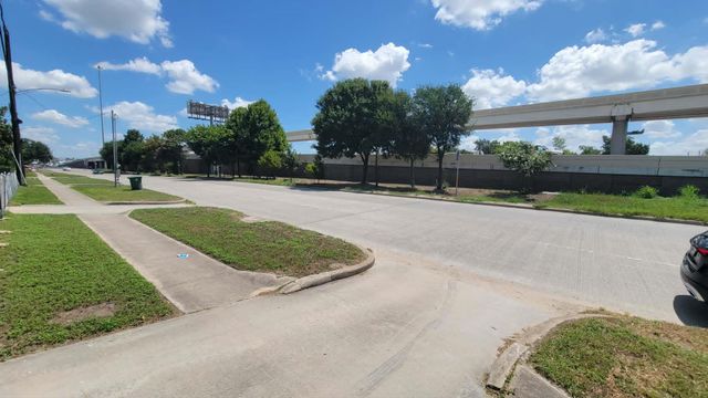 3207 Eastex Freeway, Houston, TX 77026