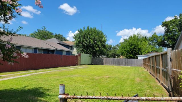 3207 Eastex Freeway, Houston, TX 77026