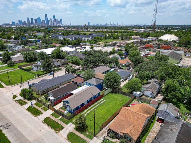 3207 Eastex Freeway, Houston, TX 77026