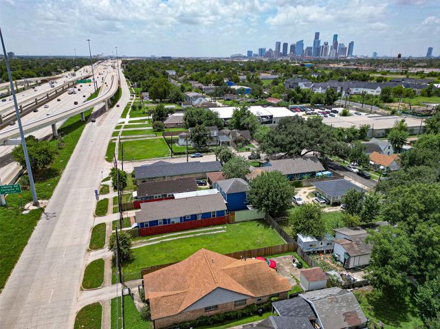 3207 Eastex Freeway, Houston, TX 77026