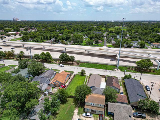 3207 Eastex Freeway, Houston, TX 77026