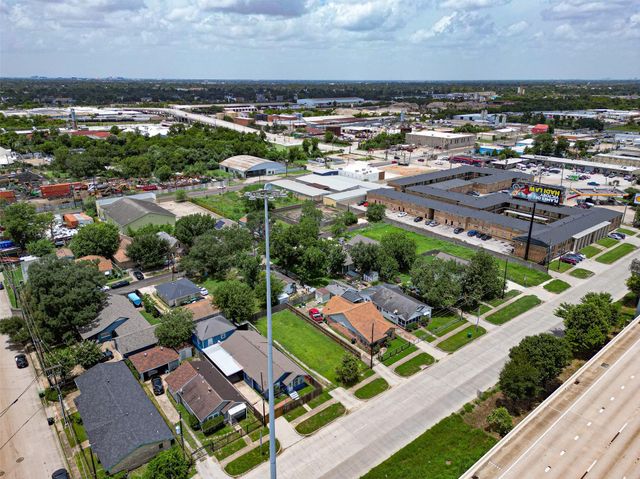 3207 Eastex Freeway, Houston, TX 77026